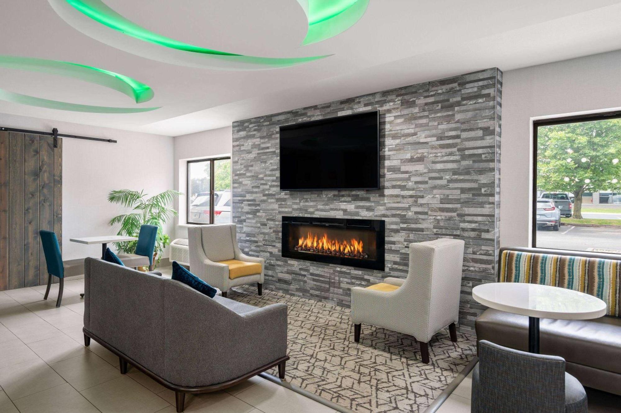 La Quinta Inn By Wyndham Indianapolis Airport Executive Dr Kültér fotó