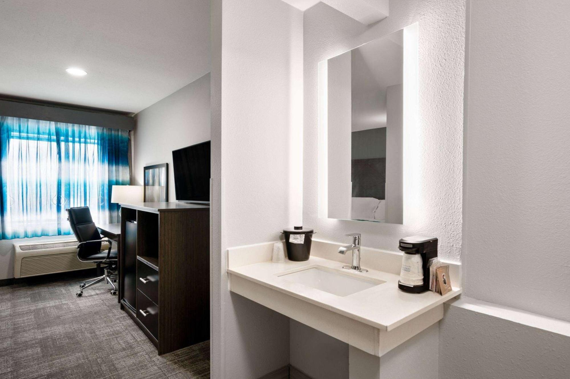 La Quinta Inn By Wyndham Indianapolis Airport Executive Dr Kültér fotó