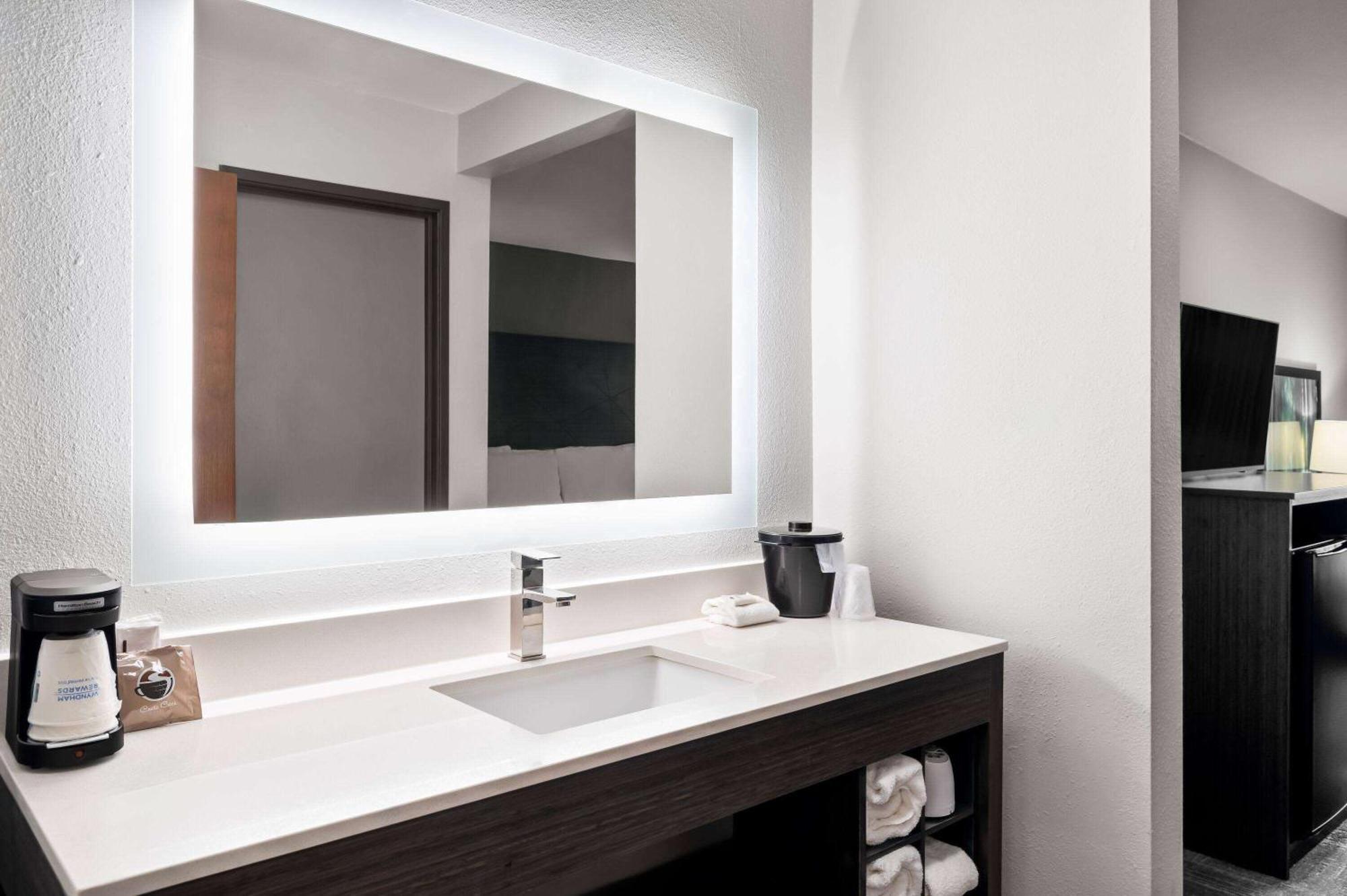 La Quinta Inn By Wyndham Indianapolis Airport Executive Dr Kültér fotó
